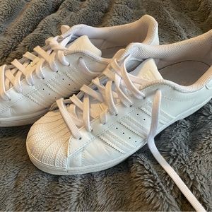 Women’s Adidas Superstars size 9 White EUC